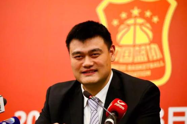 中國籃協(xié)現(xiàn)任主席是誰？